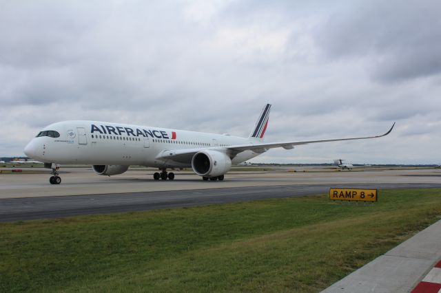 Airbus A350-900 (F-HTYG)