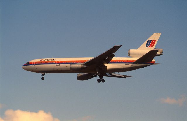 McDonnell Douglas DC-10 (N1855U) - Final Approach to Narita Intl Airport rwy34 on 1988/11/23