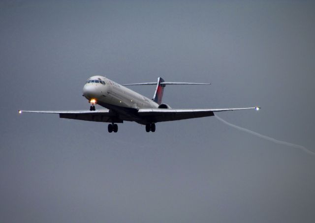 McDonnell Douglas MD-88 (N969DL)