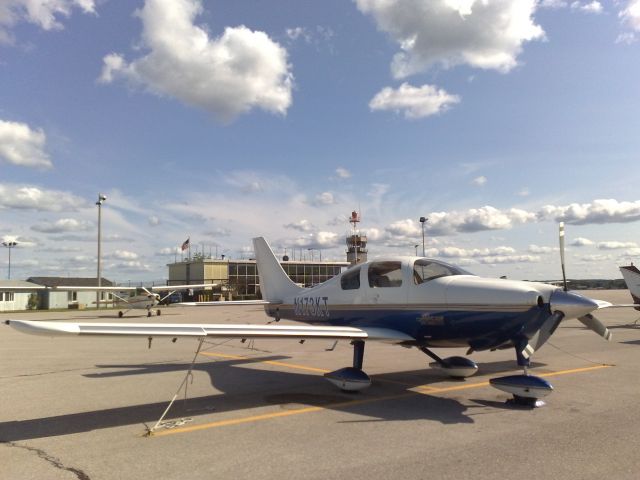 Cessna 350 (N173KT)