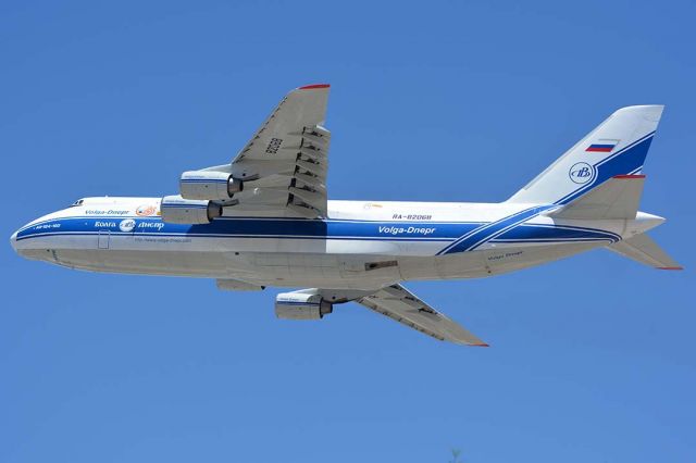 Antonov An-124 Ruslan (RA-82068) - Volga-Dnepr An-124 RA-82068 taking off from Runway 26 at Phoenix Sky Harbor at 12:13 in the afternoon on June 15, 2016.