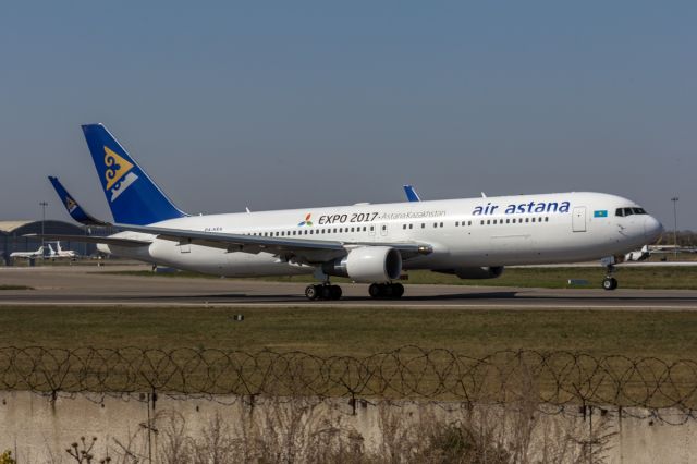 BOEING 767-300 (P4-KEA)