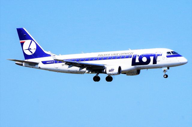 Embraer 175 (SP-LIN)