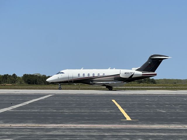 Bombardier Challenger 300 (N507FX)