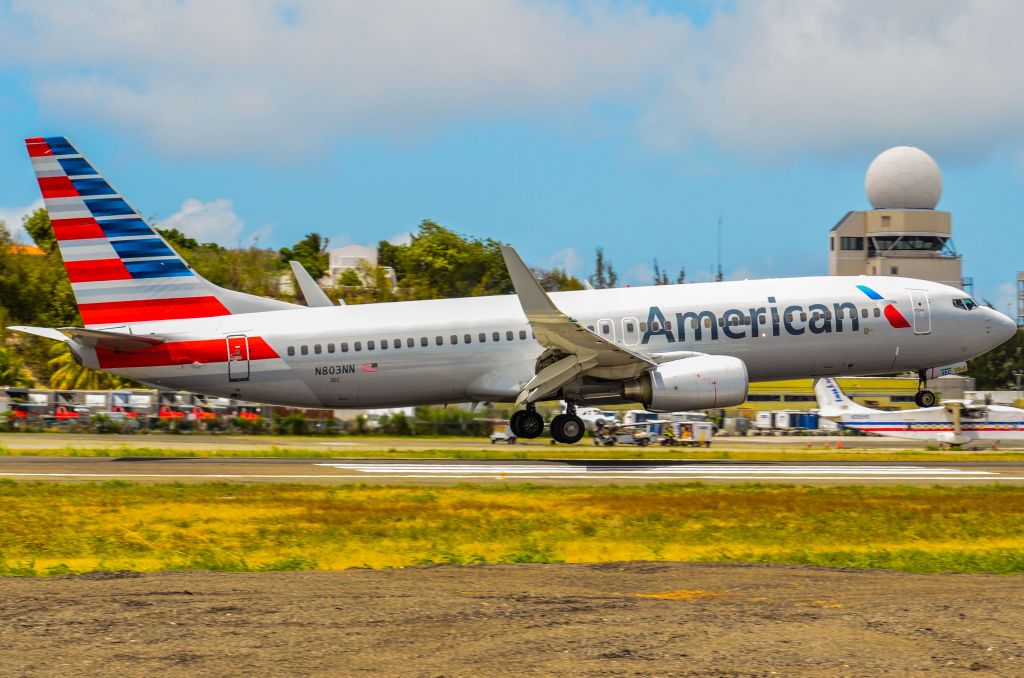 Boeing 737-700 (N803NN)