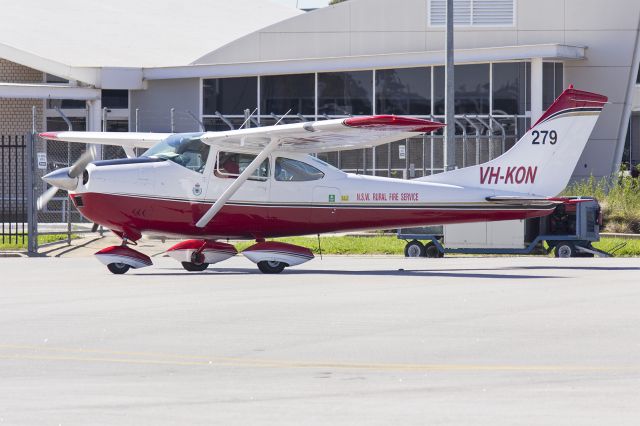 Cessna Skylane (VH-KON) - Pay's Air Service (VH-KON) Cessna 182K Skylane taxiing at Wagga Waga Airport.