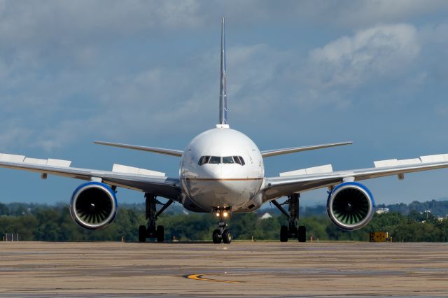 Boeing 777-200 (N222UA) - Slowly taxiing in to the C gates here at PIT, this United 772 diverted from its route from SFO-IAD due to storms over Washington D.C.