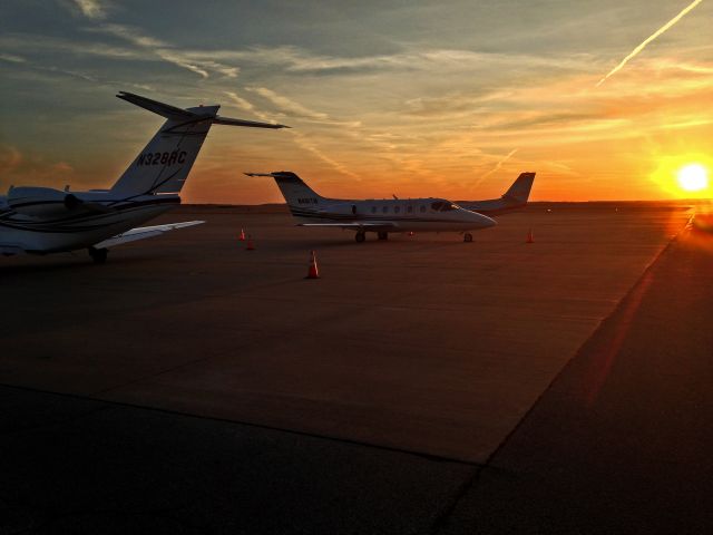 Beechcraft Beechjet (N481TM) - N481TM sitting on the SLN ramp along side of 2 Citations, N328RC & N132GS.