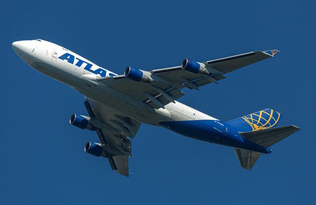 Boeing 747-400 (N446MC)