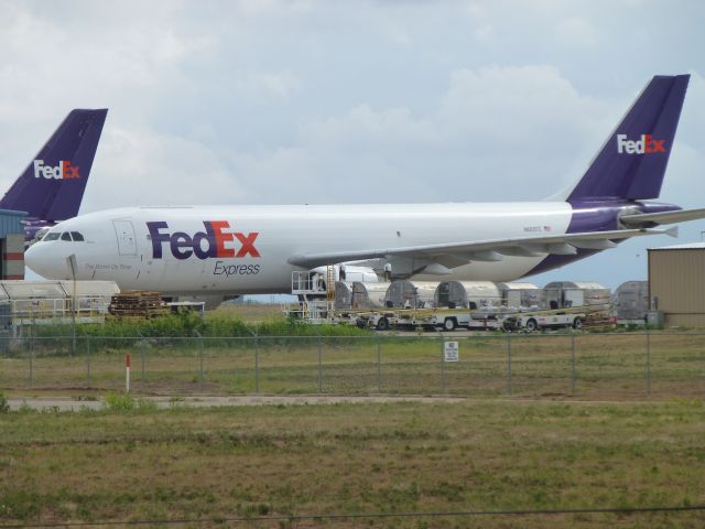 Airbus A300F4-600 (N665FE)