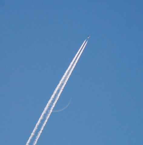 Boeing 737-800 (N855NN) - Avoiding some pretty nasty storms, this American 737 flew over the upstate of SC.  The moon is just barely visible up above.