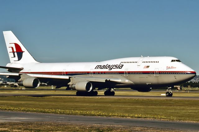 Boeing 747-400 (9M-MPF) - MALAYSIA AIRLINES - BOEING 747-4H6 - REG : 9M-MPF (CN 27043/1017) - ADELAIDE INTERNATIONAL AIRPORT SA. AUSTRALIA - YPAD (9/7/1995)