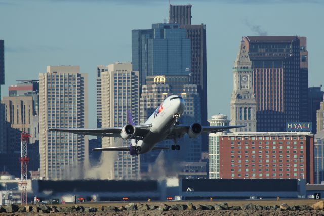 — — - FedEx 647 departing runway 9 for Memphis, TN