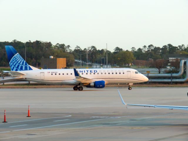 Embraer 175 (N88301) - ASH6136br /IND-IAHbr /03/15/205