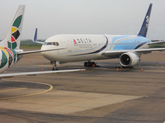 BOEING 767-300 (N171DZ)