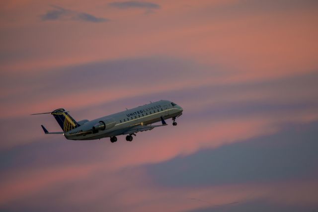 Canadair Regional Jet CRJ-200 (N868AS)