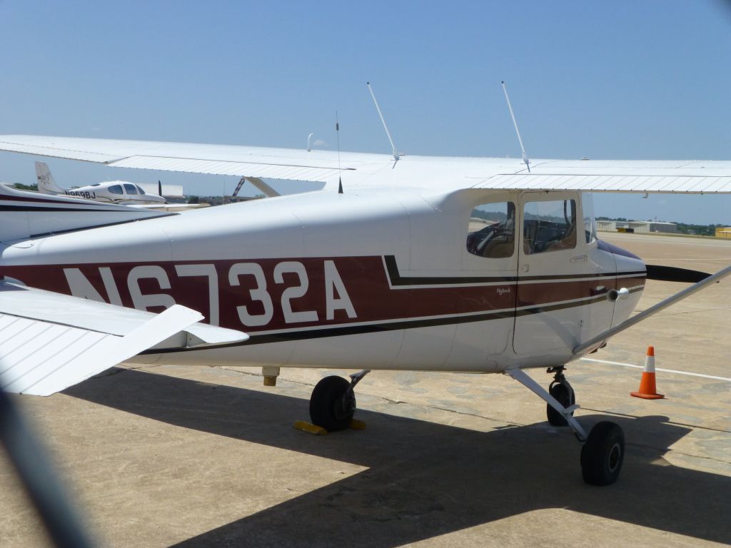 Cessna Skyhawk (N6732A)