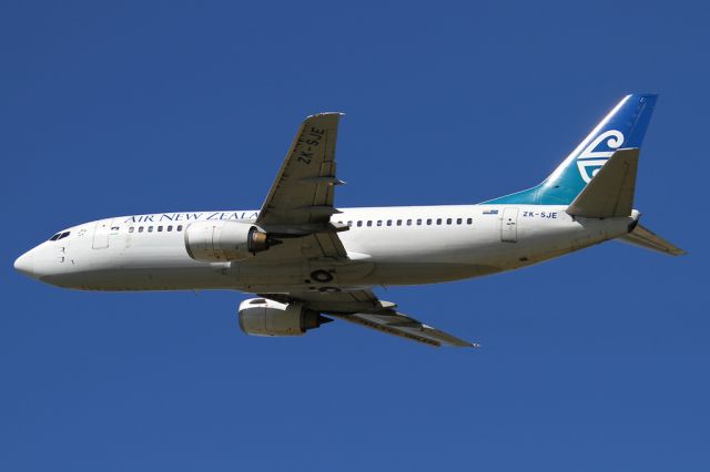 BOEING 737-300 (ZK-SJE)