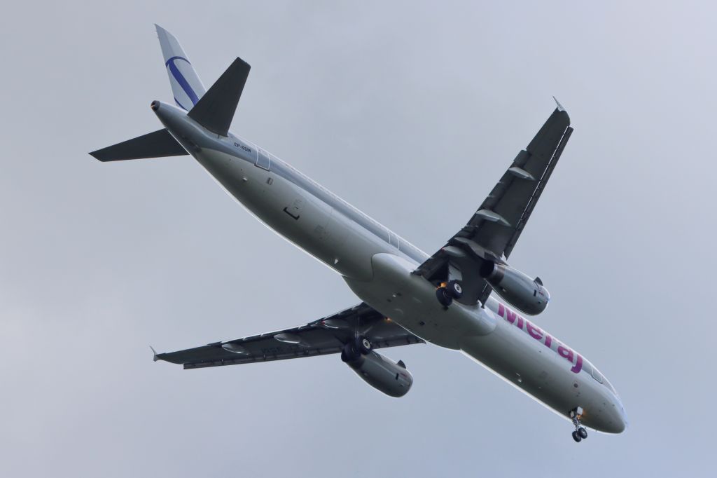 Airbus A321 (EP-SSM)