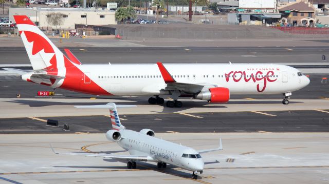 BOEING 767-300 (C-GHPE)