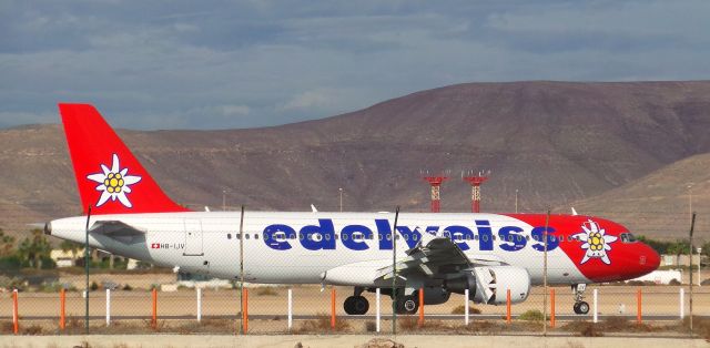 Airbus A320 (HB-IJV) - HB-IJV Edelweiss Air Airbus A320-214 Landing  Fue/Ap