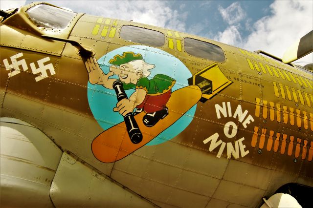 Boeing B-17 Flying Fortress — - NINE O NINE