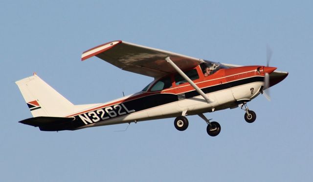 Cessna Skyhawk (N3262L) - Whiteside Co. Airport KSQI 5 Oct. 2023br /This student was on the last leg of his cross country flight.br /Gary C. Orlando Photo