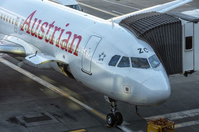 Airbus A320 (OE-LZC) - 1st June., 2022: Waiting at the gate at Heathrow Terminal 2 for departure to Vienna as flight OS 456.