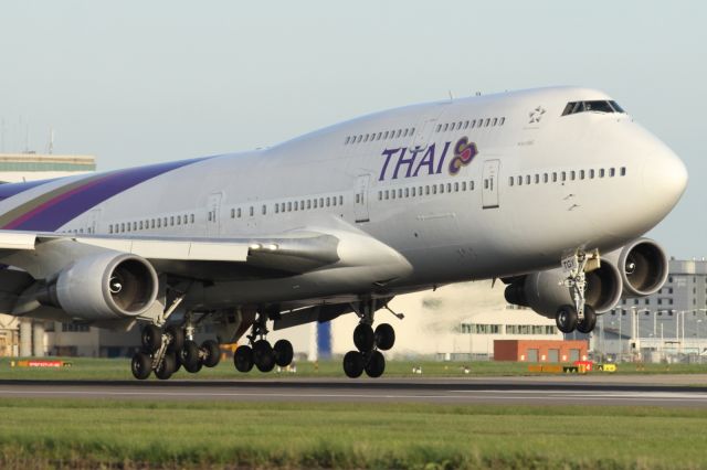 Boeing 747-400 (HS-TGY) - About to touch down on runway 027R at LHR.