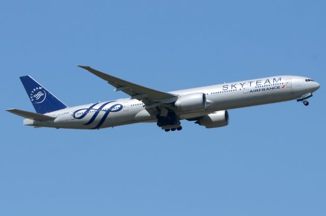 BOEING 777-300ER (F-GZNN)