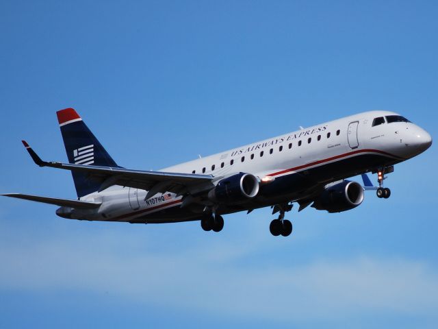 Embraer 170/175 (N107HQ) - On final for runway 18C - 4/4/09