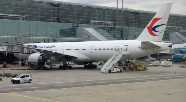 BOEING 777-300 (B-2022)