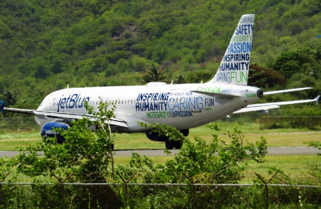 Airbus A320 (N598JB)