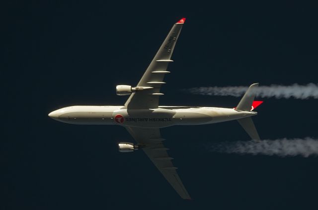 Airbus A330-300 (TC-JNS) - 22/11/2015 Turkish Airlines A333 TC-JNS passes overhead Lancashire,England,UK at 36,000ft working route IST-KJFK THY1.&lt;br&gt;&lt;br&gt;Photograph taken from the ground.&lt;br&gt;&lt;br&gt;Pentax K-5.