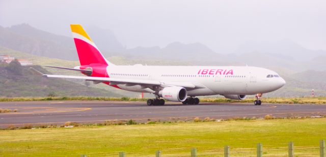 Airbus A330-200 (EC-MKJ)