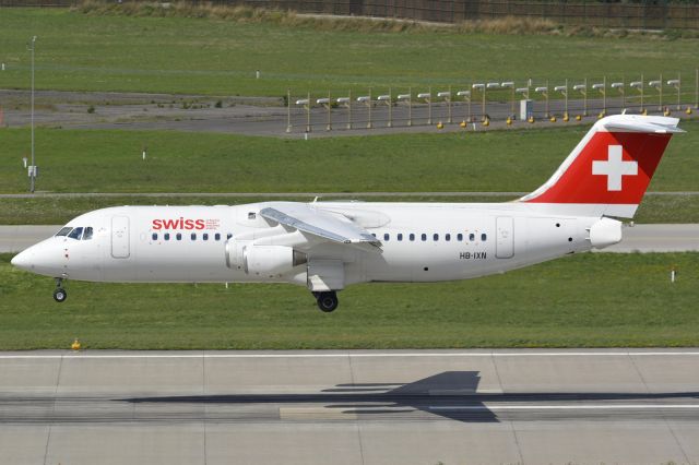 Avro RJ-100 Avroliner (HB-IXN)