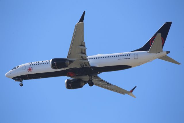 Boeing 737 MAX 8 (C-FSIQ)