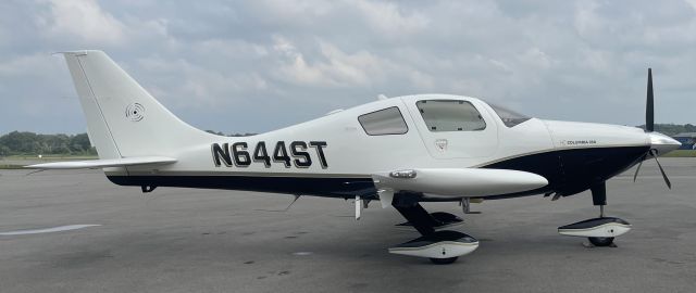 Cessna 350 (N644ST)