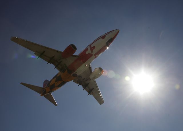 Boeing 737-700 (N214WN) - Taken next to In-N-Out. Final for 24R