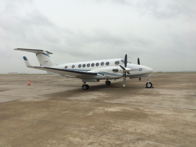 Beechcraft Super King Air 350 (N10UN) - Clearing Customs