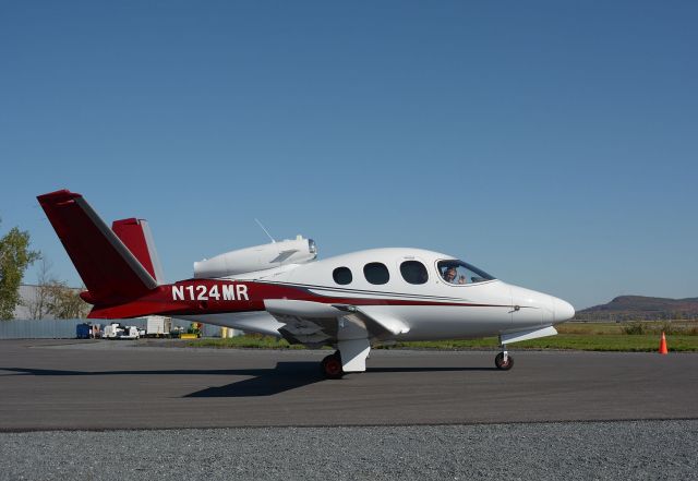 Cirrus Vision SF50 (N124MR) - In transit in CYHU before departure for KDLH. 12-10-2020