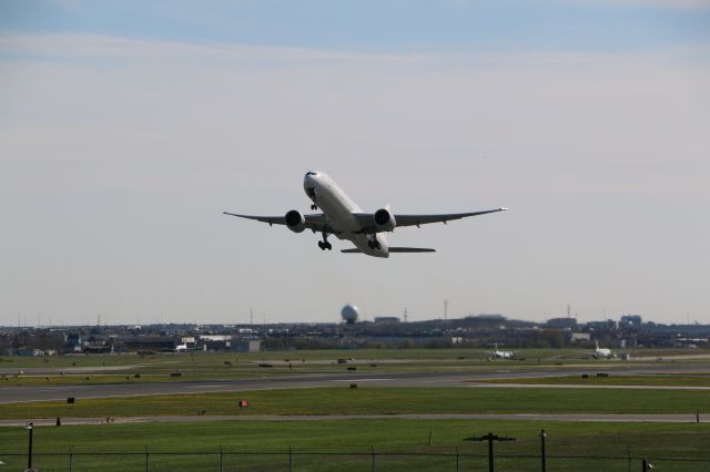 BOEING 777-300 (B-7347)