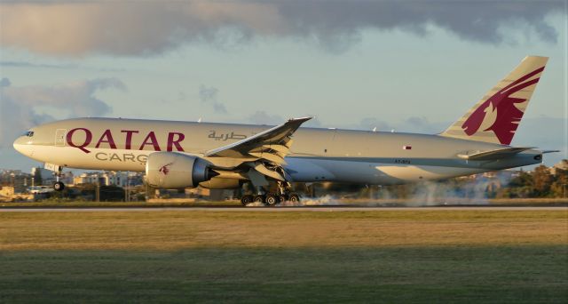 Boeing 777-200 (A7-BFU) - On landing RWY31