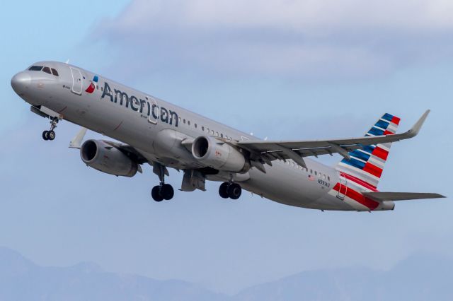 Airbus A321 (N991AU)