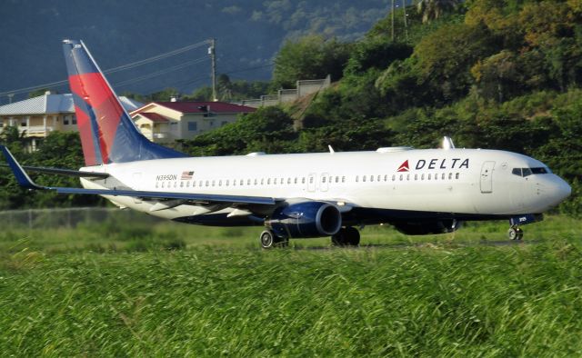 Boeing 737-800 (N395DN)