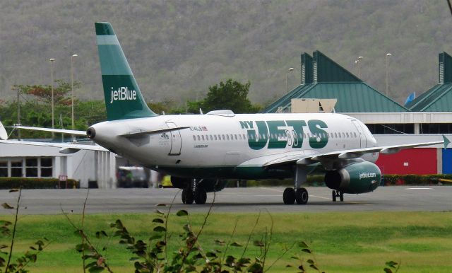 Airbus A320 (N746JB)