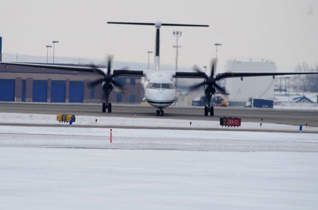 de Havilland Dash 8-400 (N442QX)