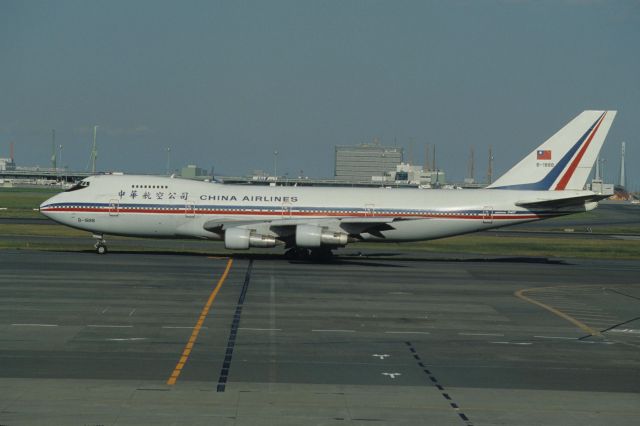 Boeing 747-200 (B-1888) - Taxing at Tokyo-Haneda Intl Airport on 1993/10/24