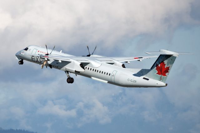 de Havilland Dash 8-400 (C-GJZR)