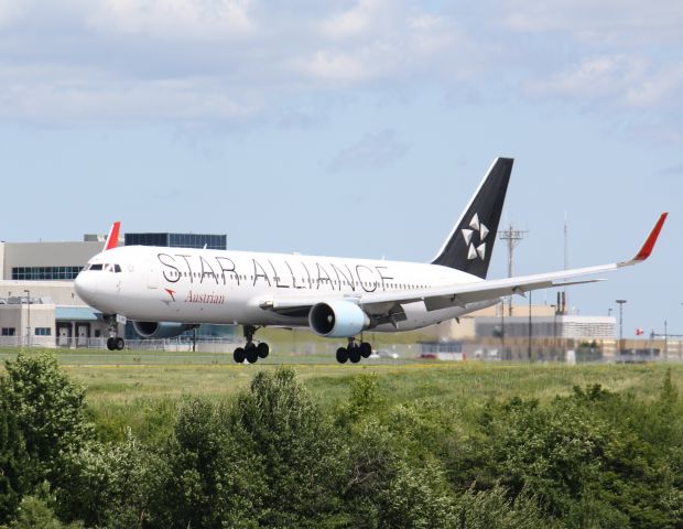 BOEING 767-300 (OE-LAY) - Landing Rwy33L,Lester B.Pearson Intl Airport,CYYZ/YYZ